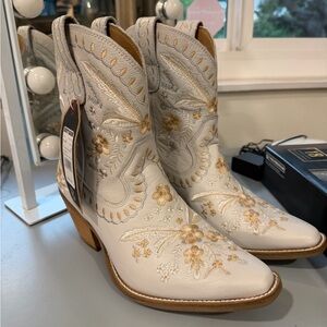 Elegant White and Gold Embroidered Ankle Boots